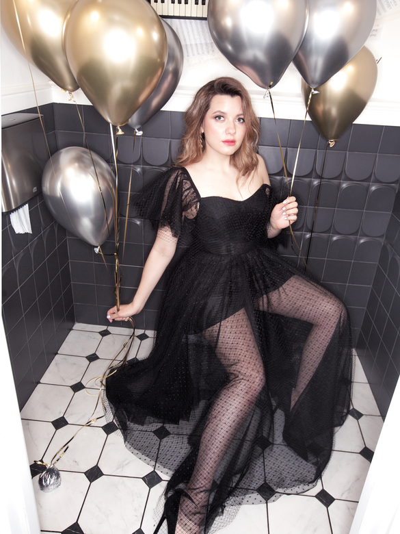 Черное миди платье в сеточку