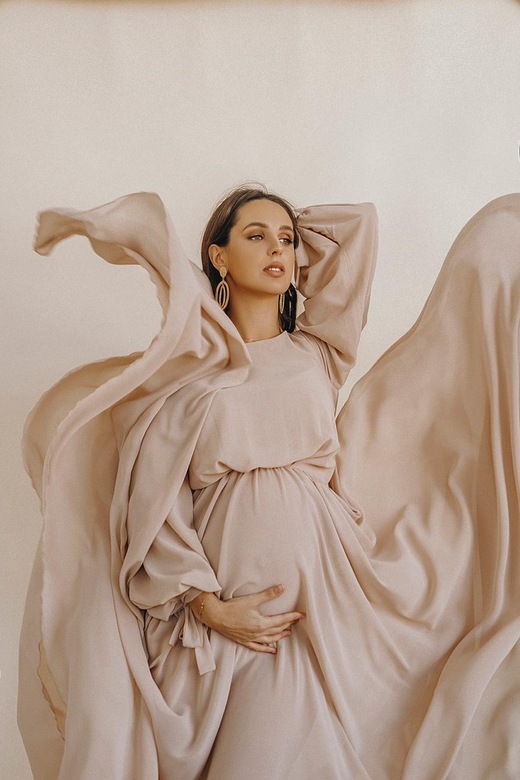 Бежевое шифоновое платье рукава фонарики