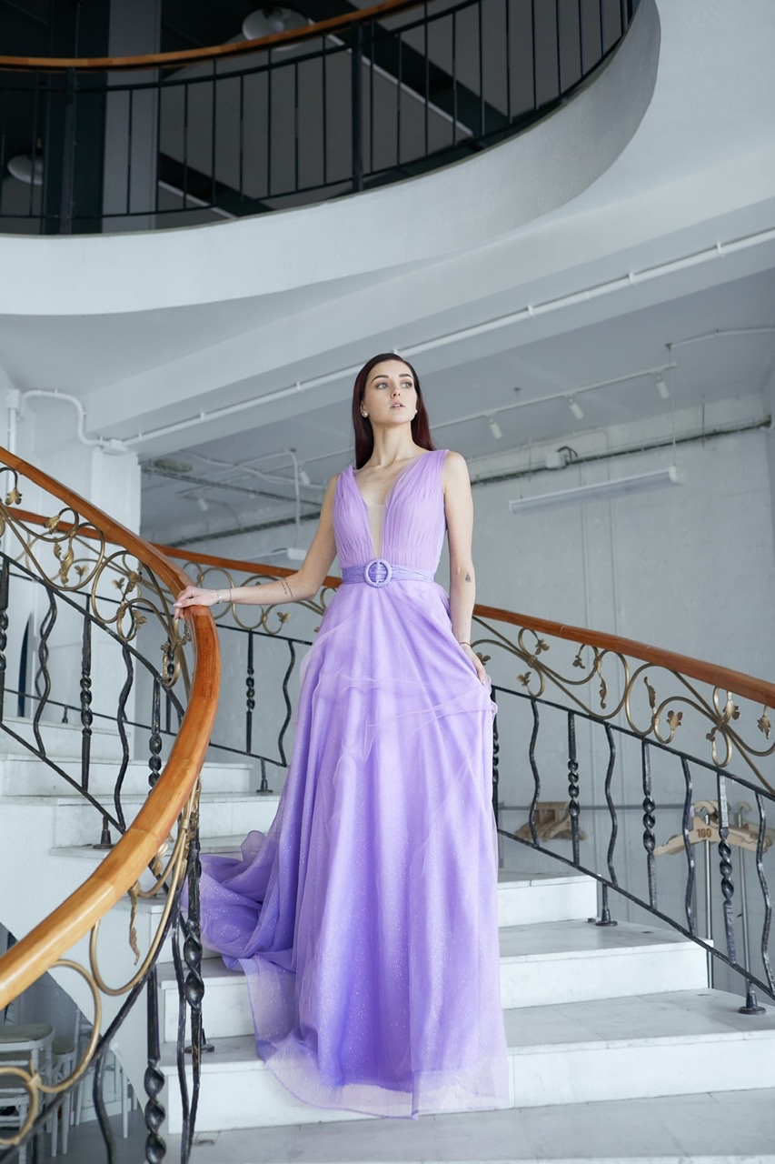Лавандовое фатиновое платье с мерцанием