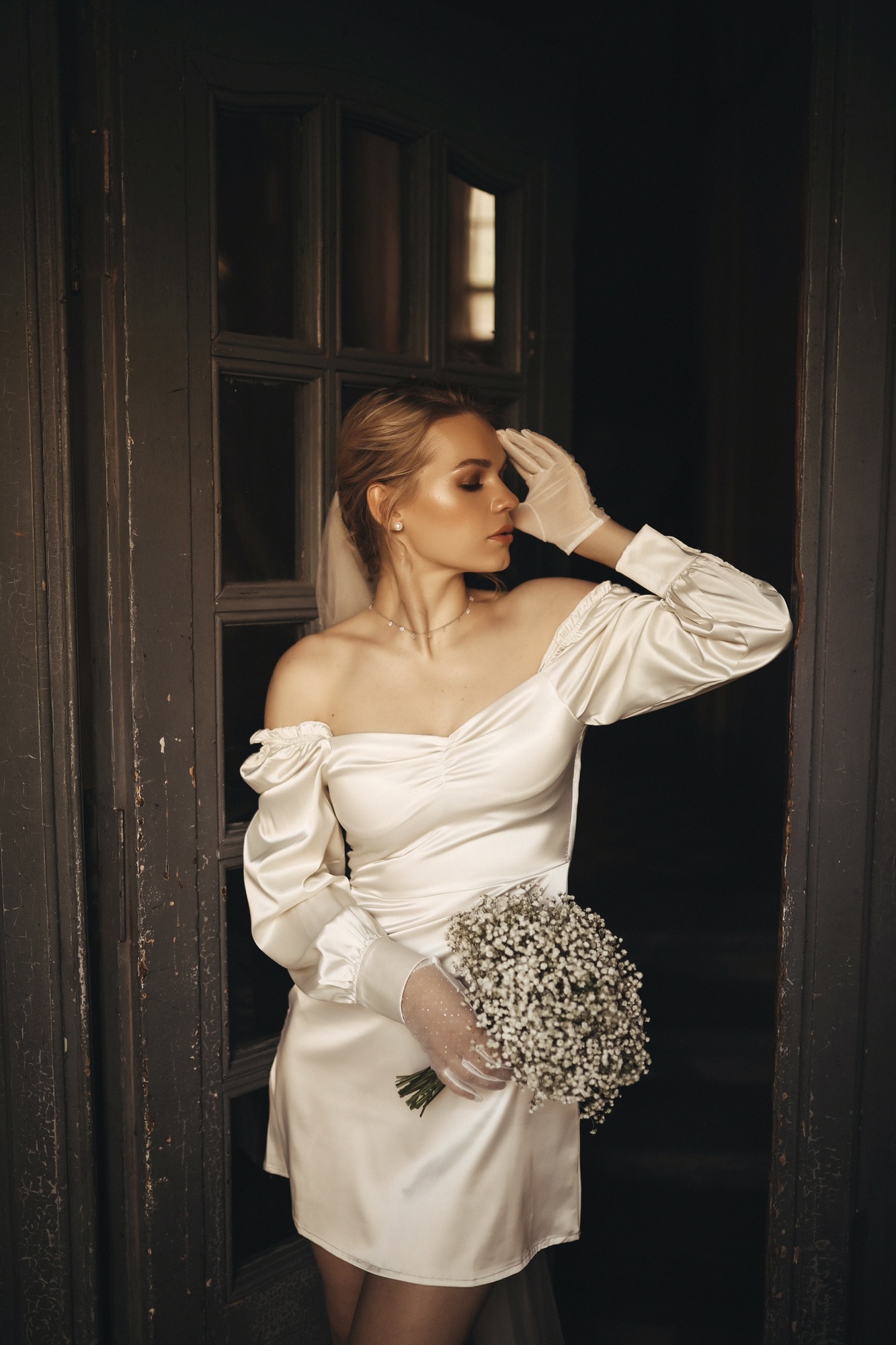 Шелковое мини платье в цвете айвори