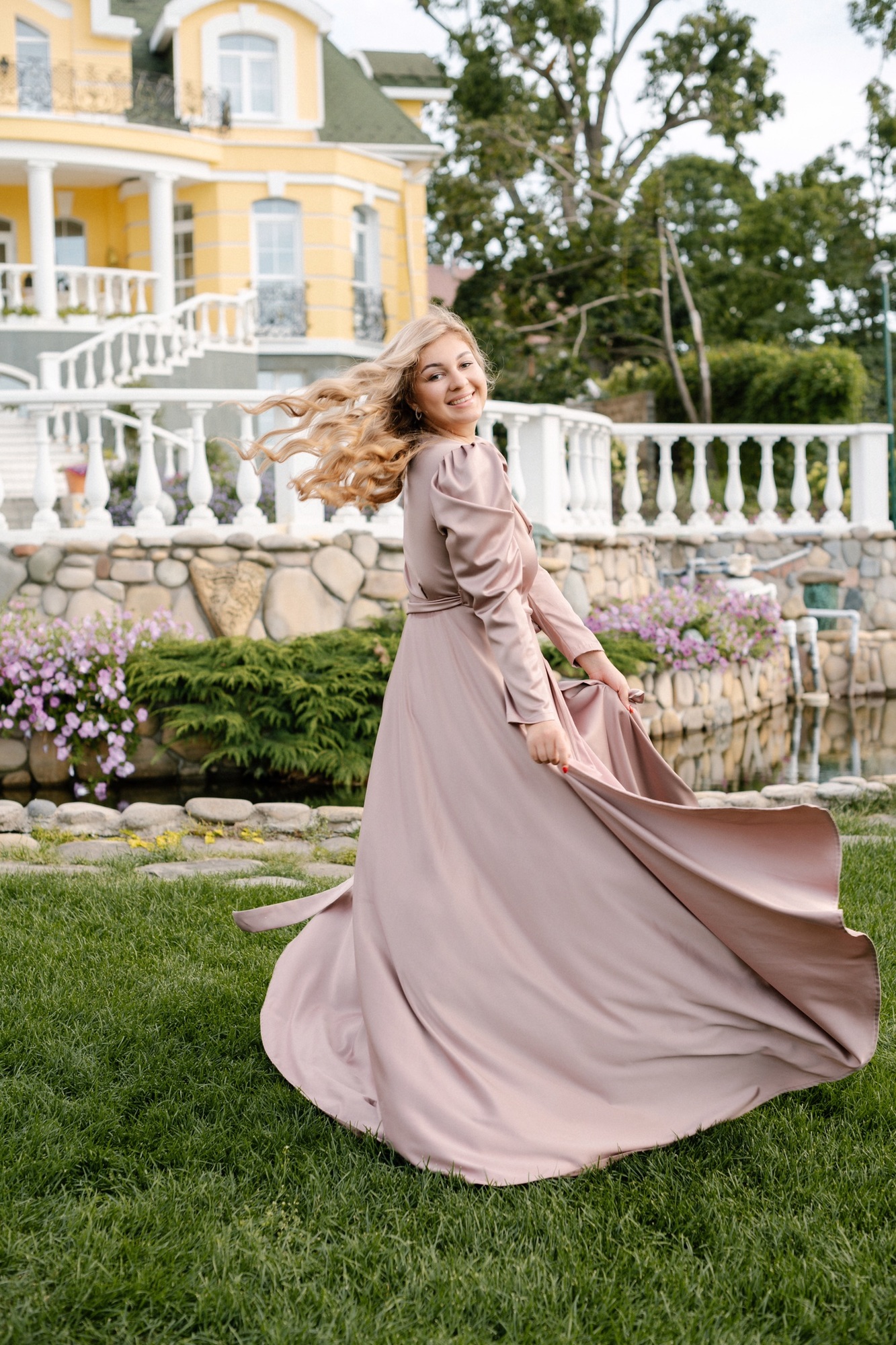 Шелковое платье на запах с рукавом какао