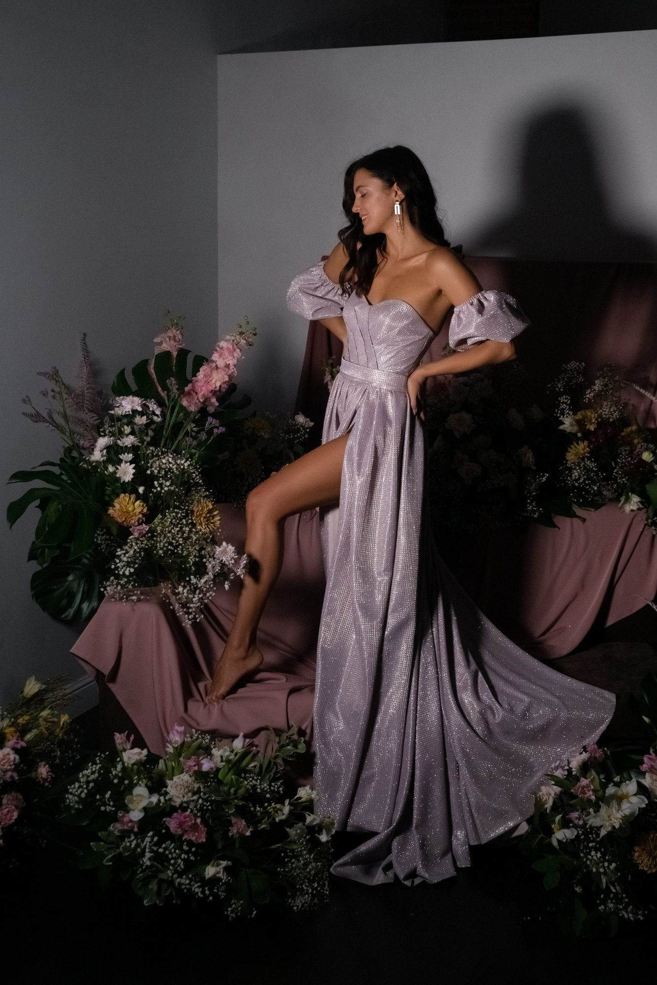 Светло лавандовое блестящее, открытый верх, съемные рукава