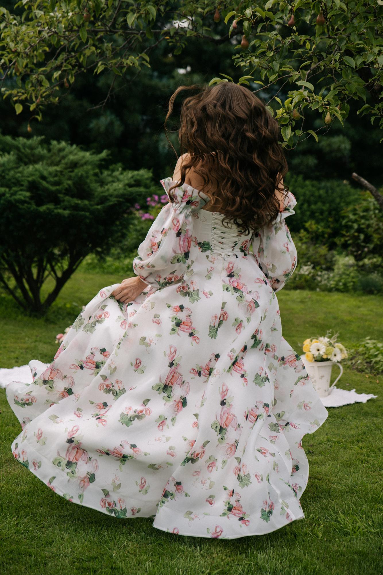 Молочное цветочное со съемным рукавом, органза