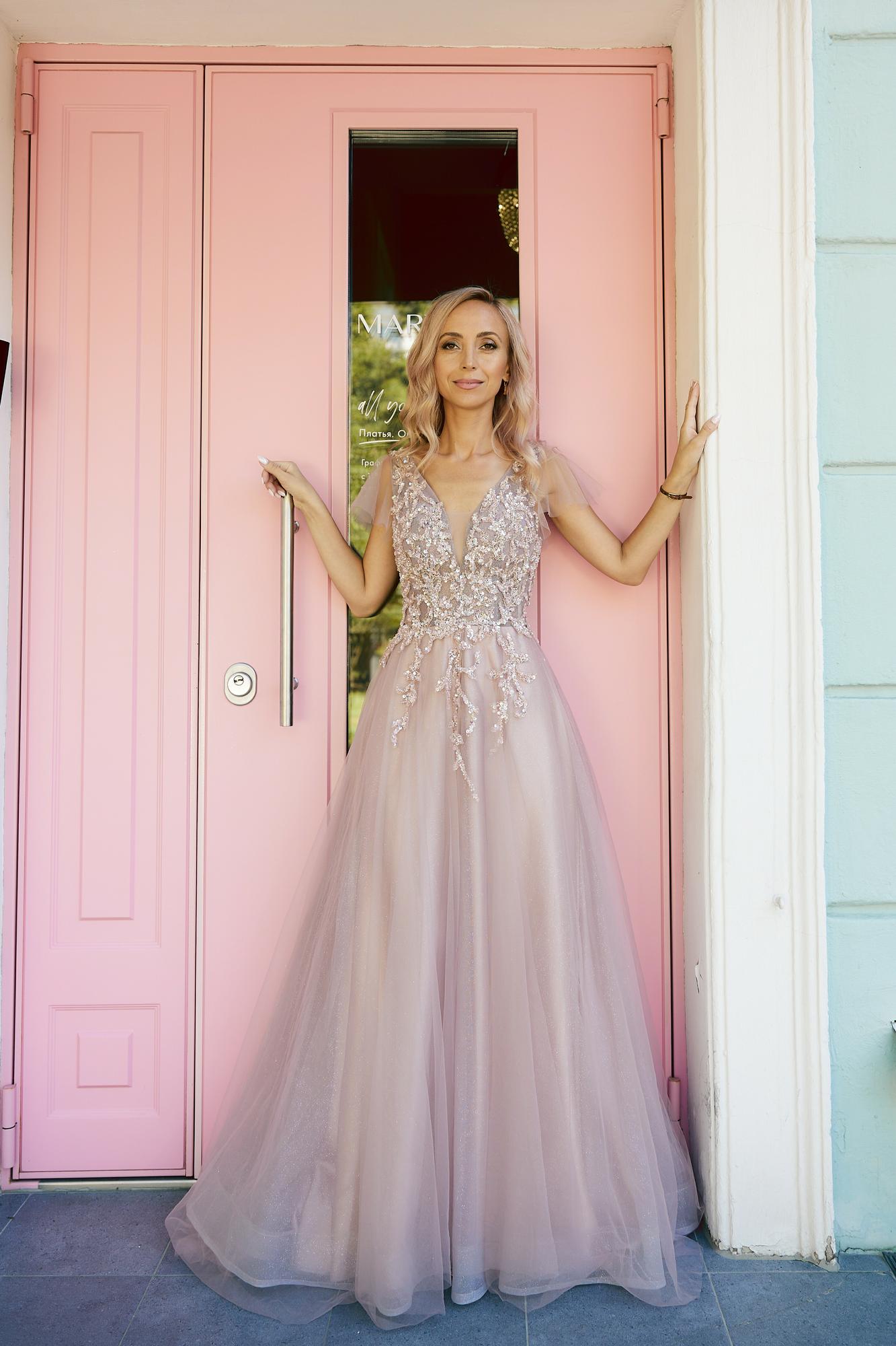 Пепельно розовое фатиновое платье с крылышками