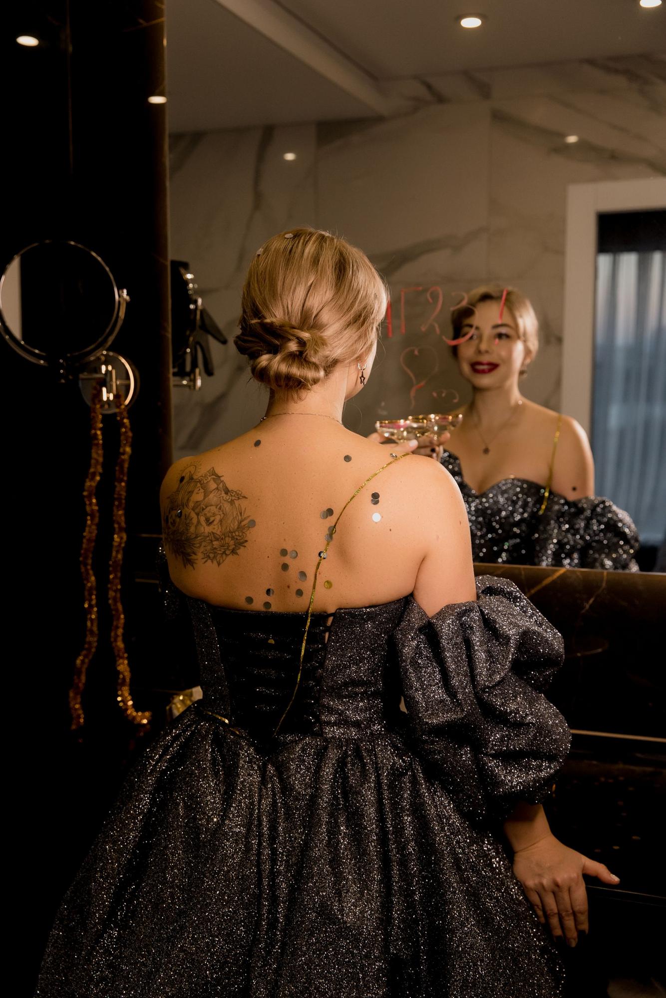 Графит короткое глиттер объемные рукава