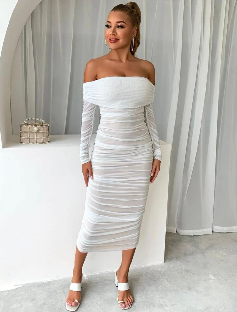 Молочное с рукавом, фатин гармошкой миди