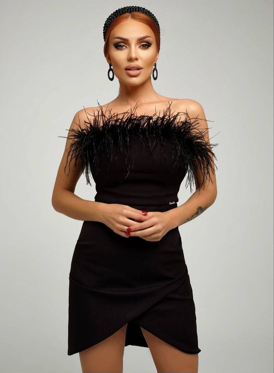Черное мини с перьями