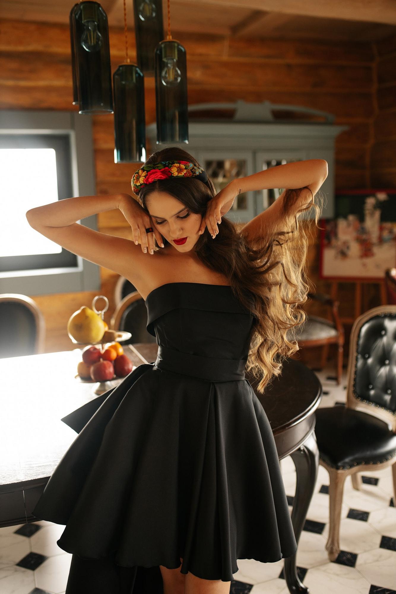 Черное мини атласное с бантом