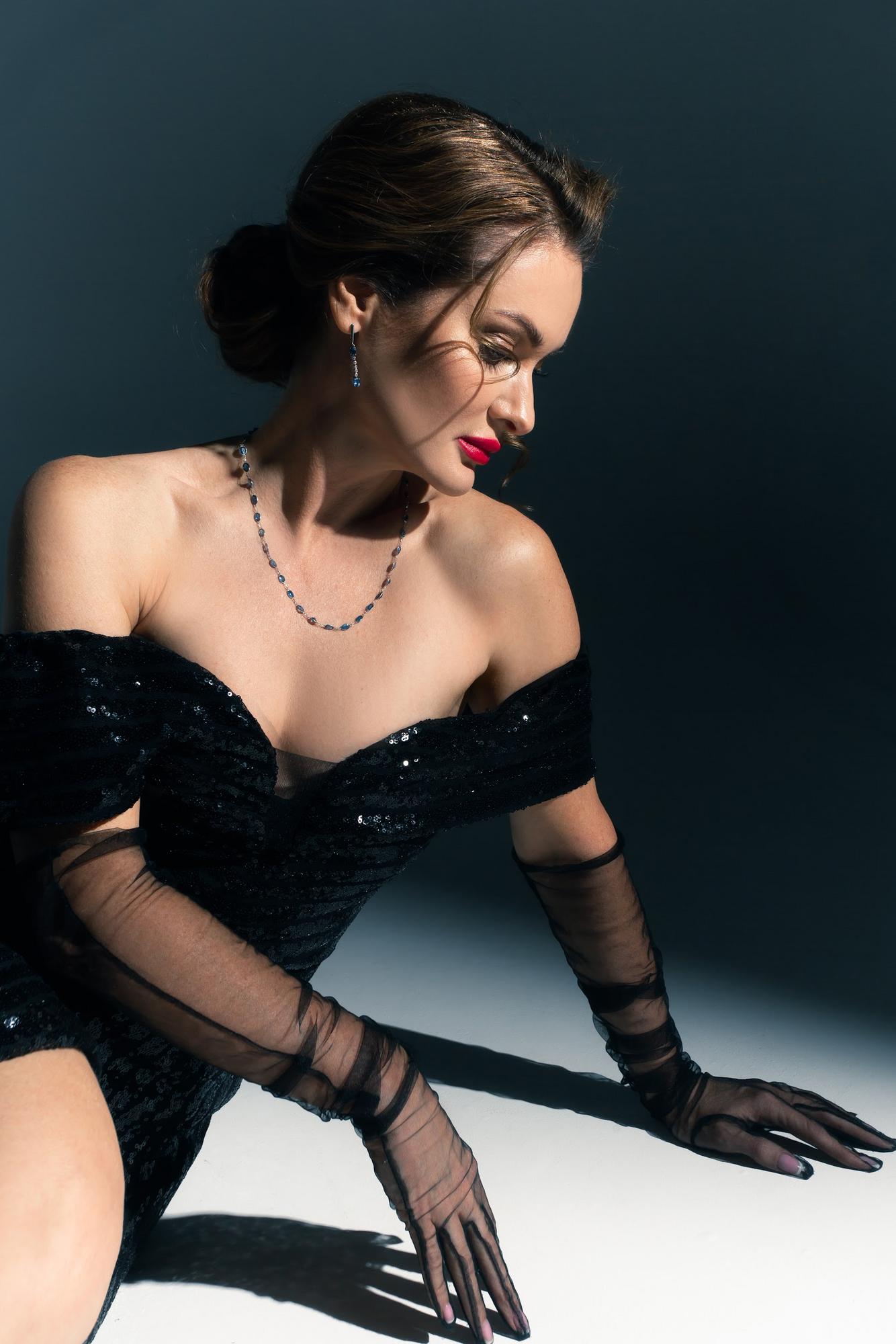 Фатиновые черные перчатки