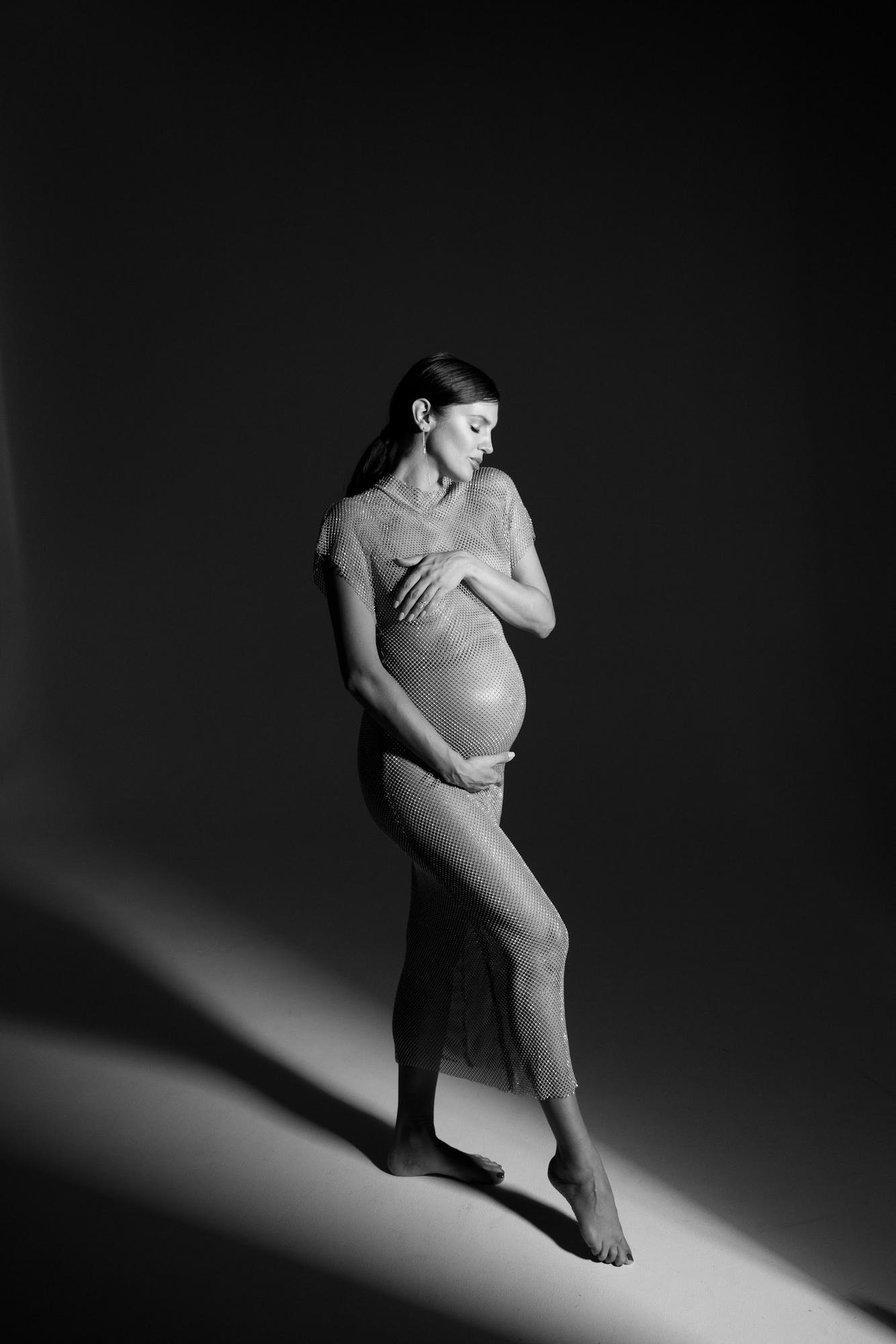 Серебро платье сетка под горло миди блеск