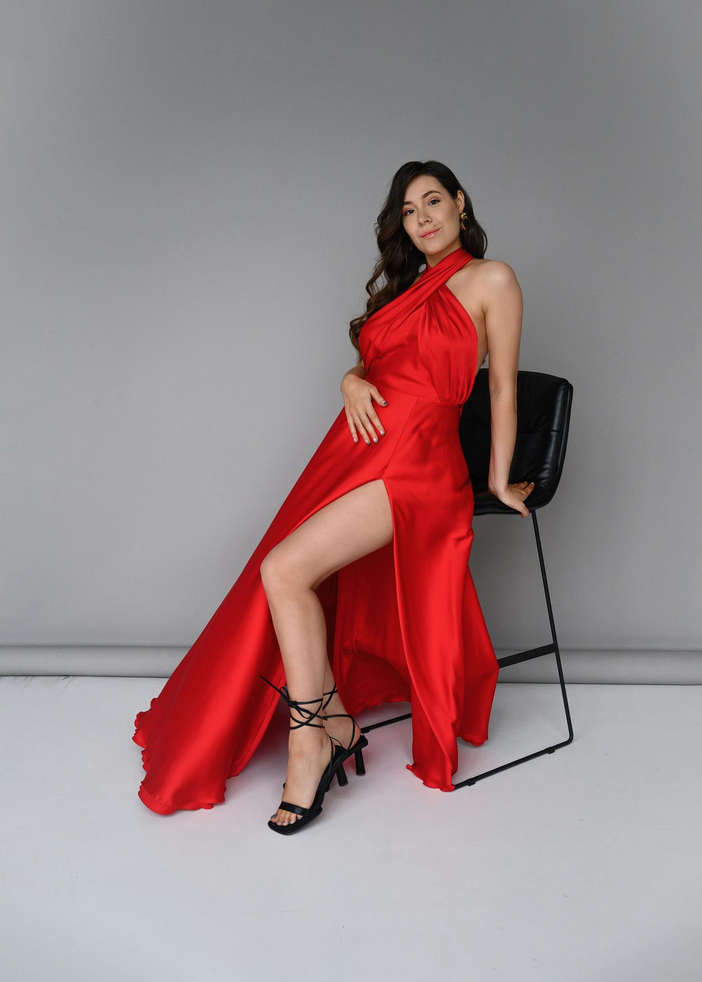 Пэрис красное шелковое с разрезом