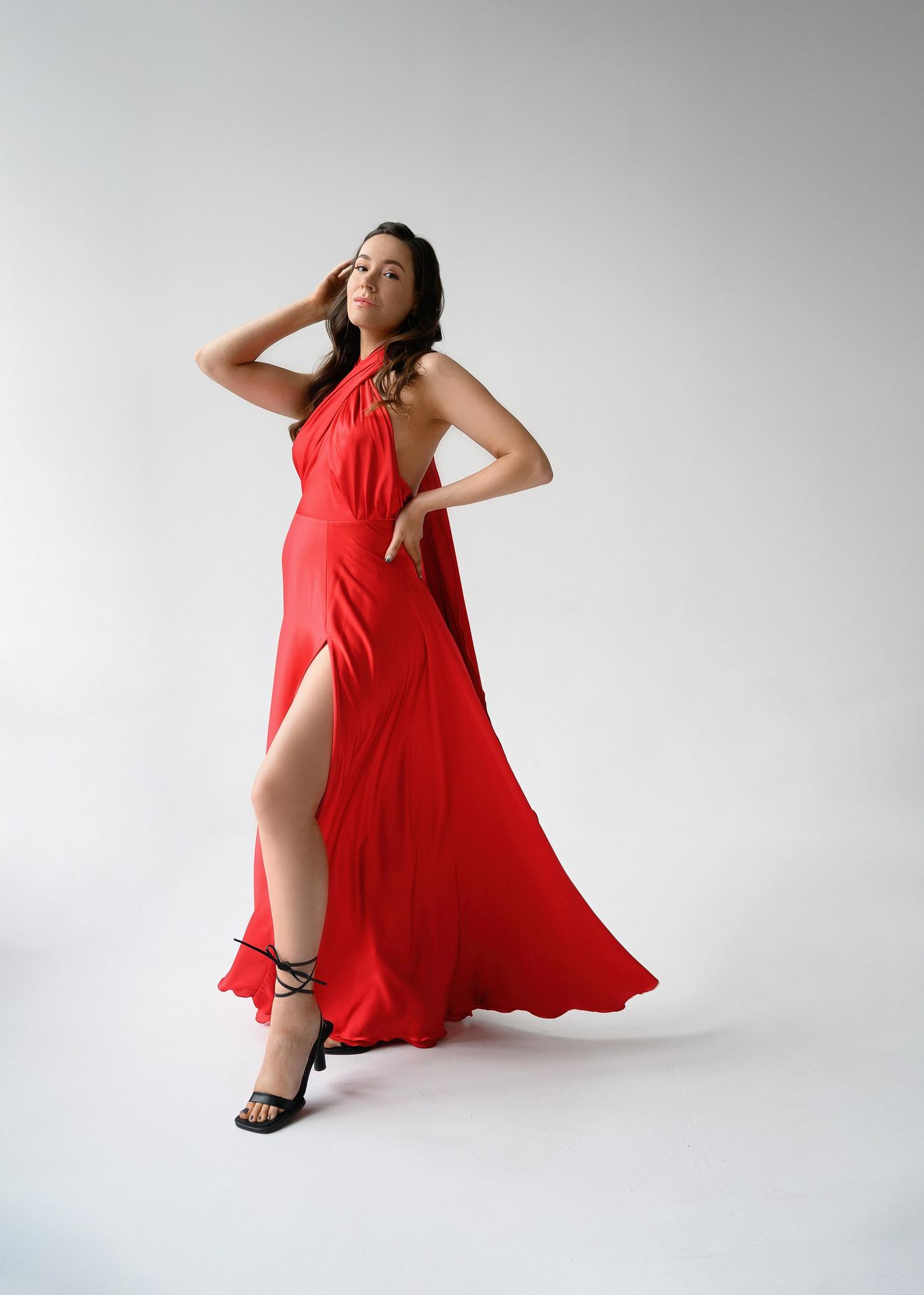 Пэрис красное шелковое с разрезом