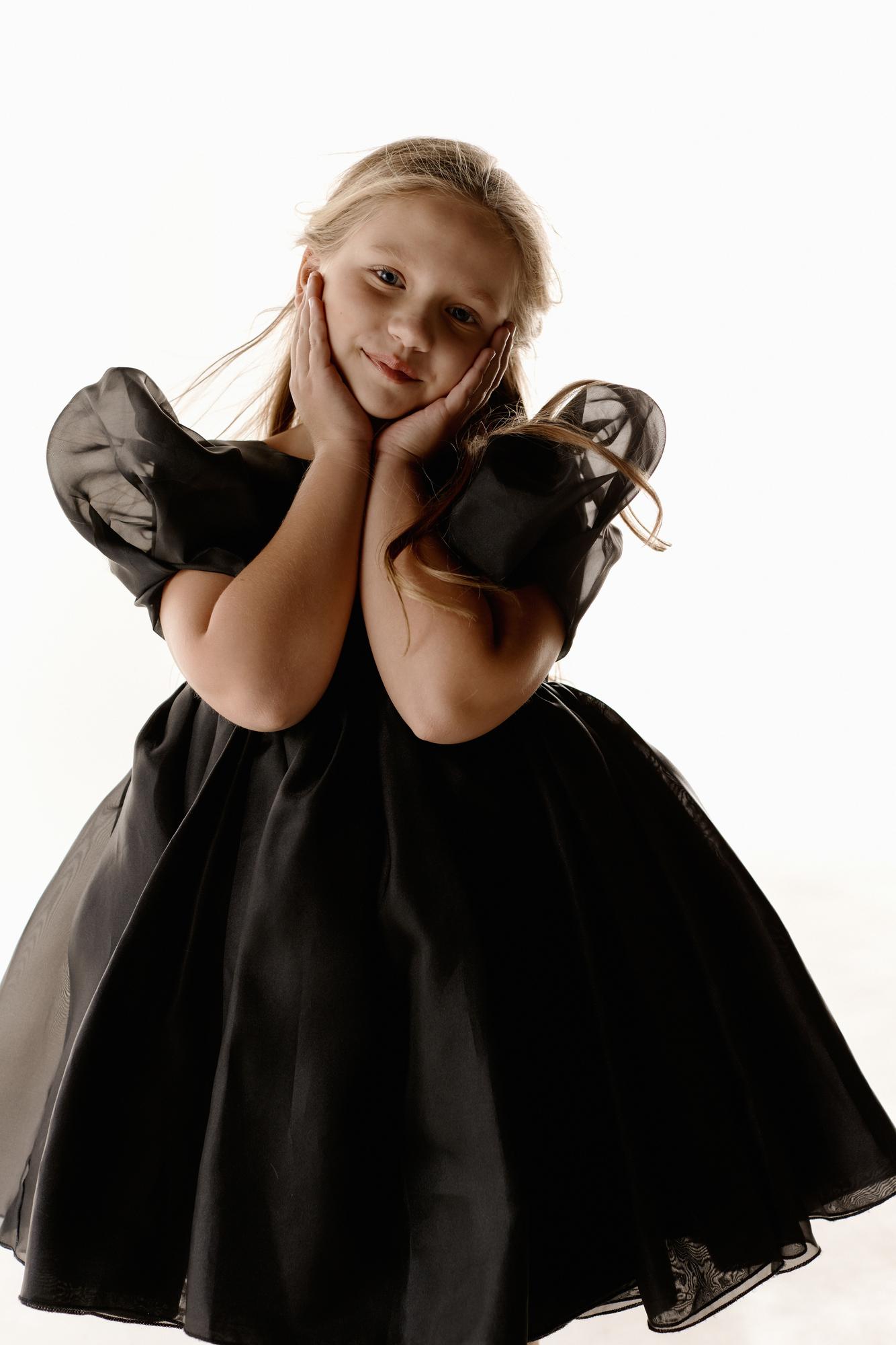 Детское черное платье из органзы
