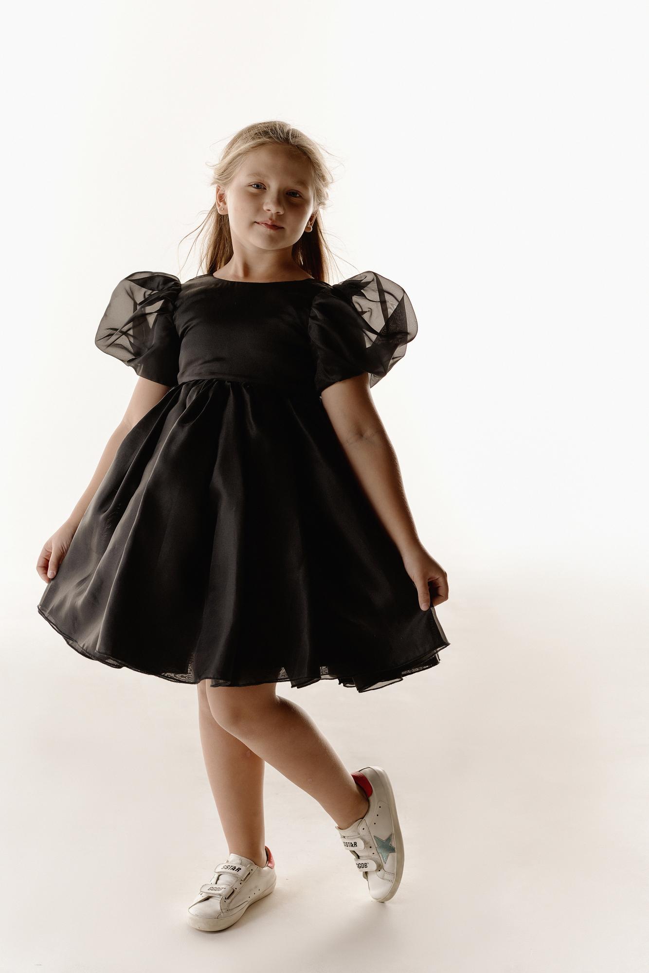 Детское черное платье из органзы