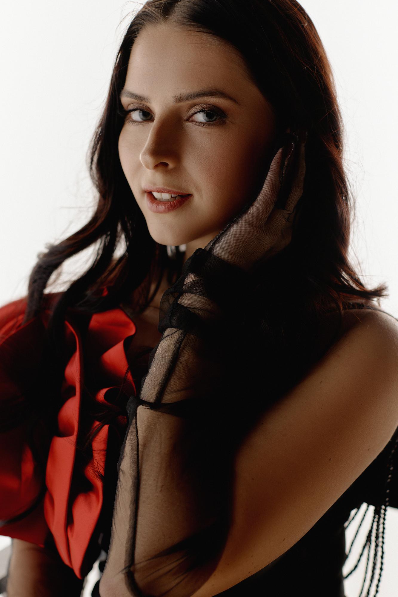 Фатиновые черные перчатки