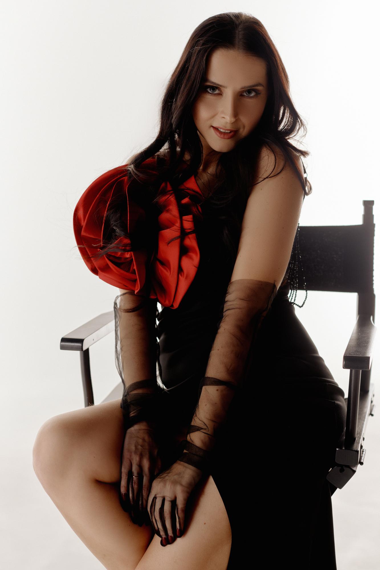 Фатиновые черные перчатки