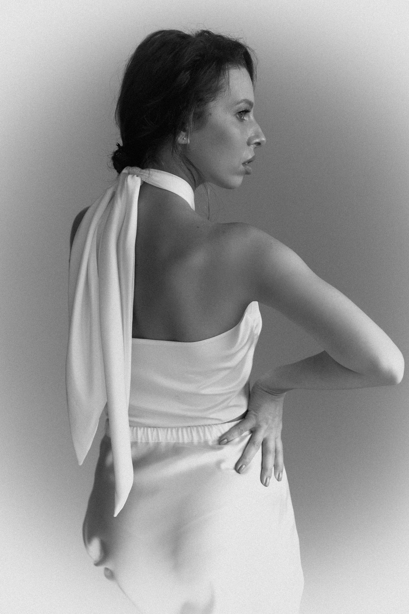 Юбка белая шелк с разрезом сбоку