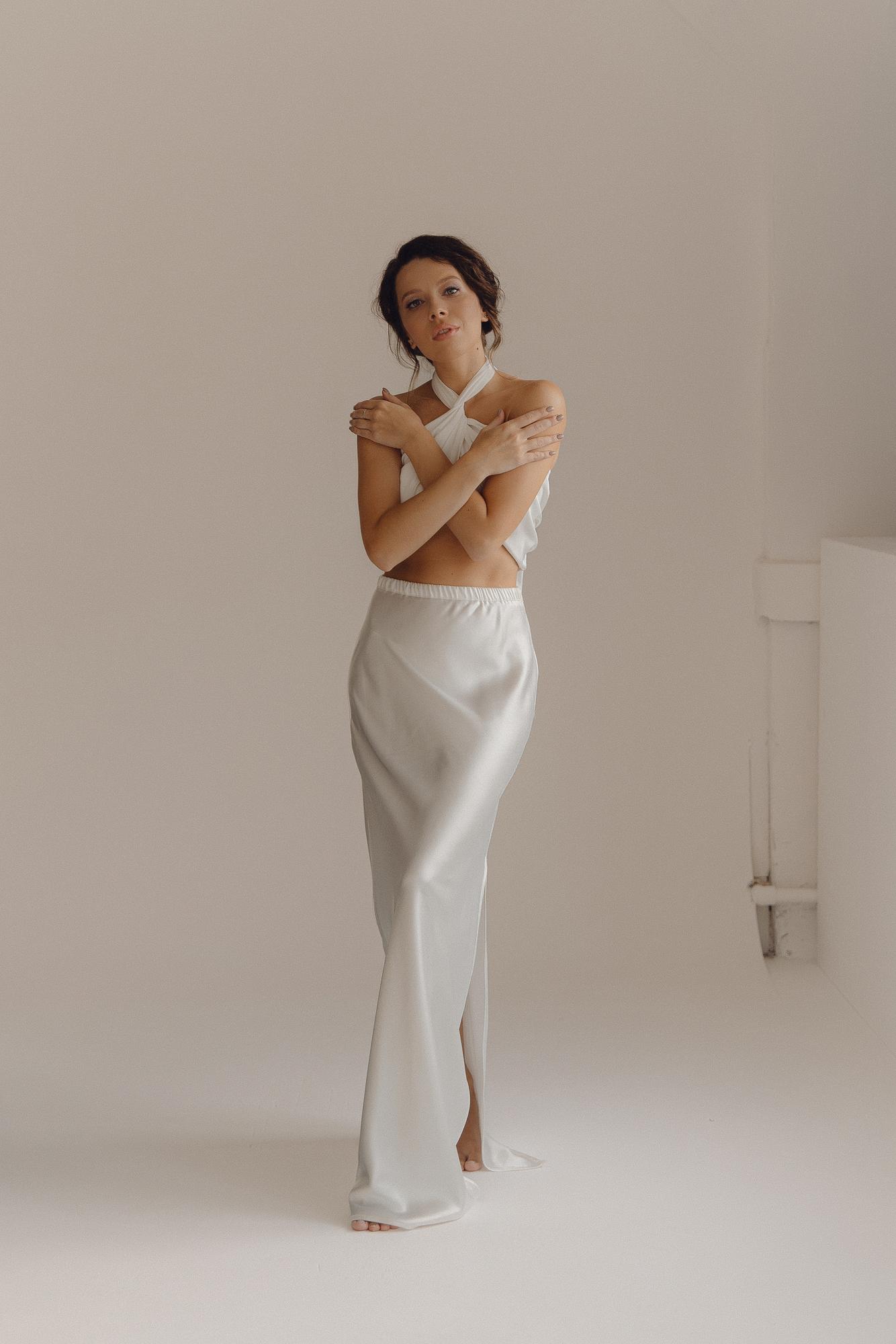 Юбка белая шелк с разрезом сбоку