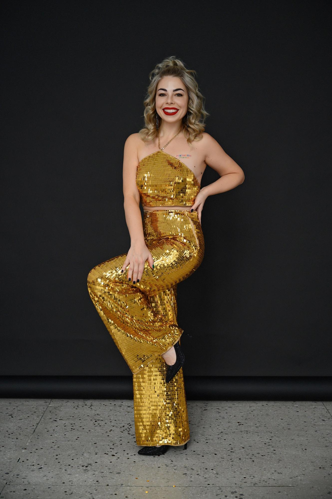 Костюм топ+брюки яркое золото крупная пайетка