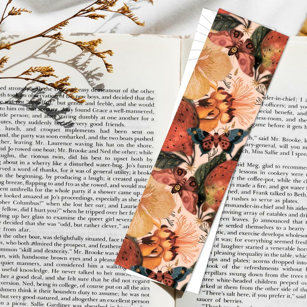Книжная закладка «Гранат и мотыльки паттерн»