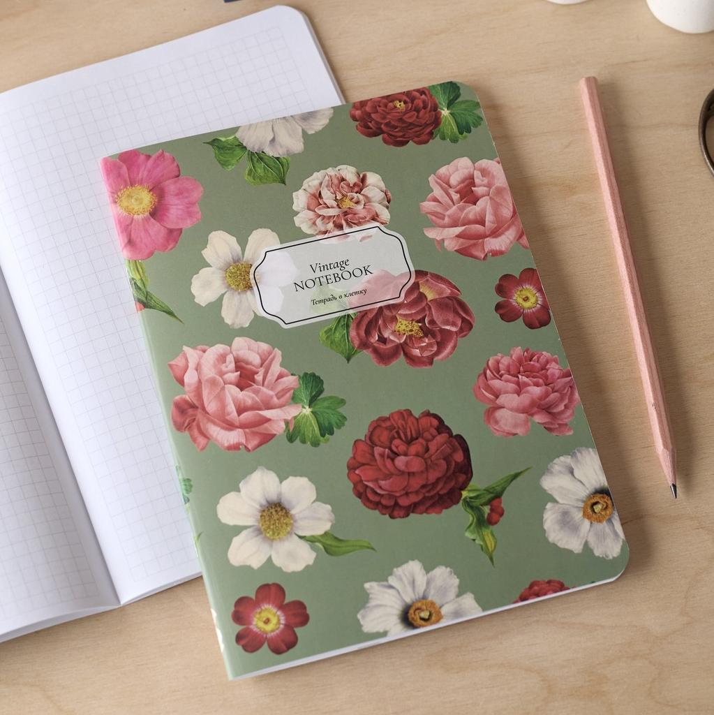 Тетрадь в клетку «Red & Pink» формат А5