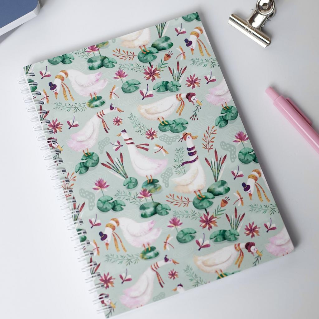 Блокнот А5 в точку «Гуси паттерн»