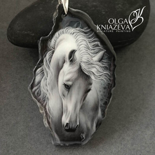 кулон Белый Конь. художник Ольга Князева - Ювелирная живопись Фото 1
