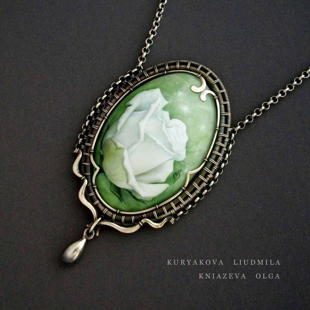 Серебряный клон Белая роза. Авторская ювелирная живопись в серебре Ольга Князева и Людмила Курякова Фото 1