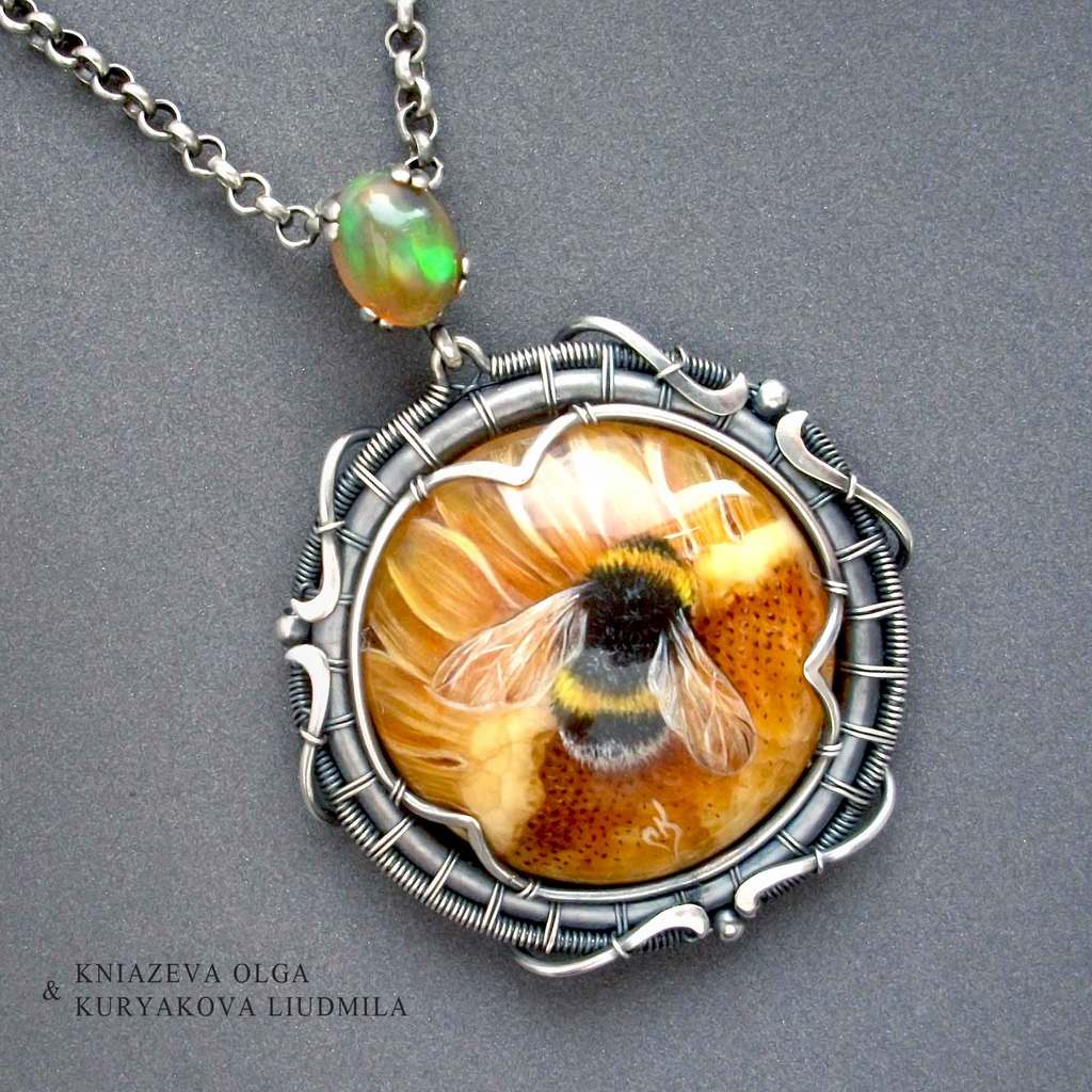 Серебряный Кулон Мохнатый шмель ювелирная живопись Ольга Князева - фото 1