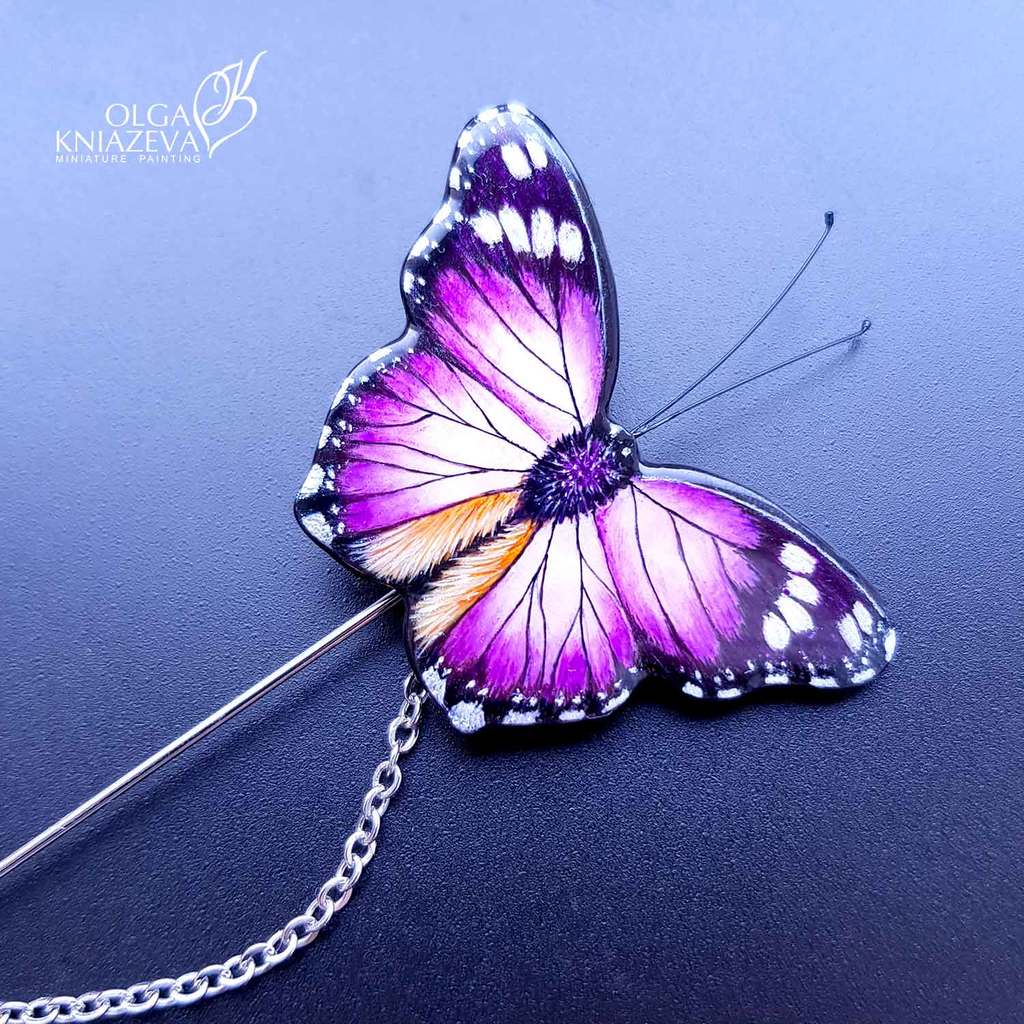 Брошь игла Сиреневая бабочка на перламутре