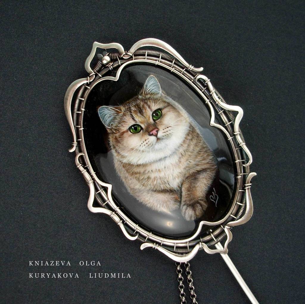 Серебряная брошь-игла с портретом кота по фото 1. Художник Ольга Князева