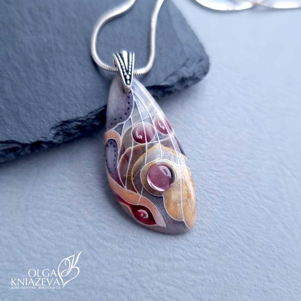 Кулон из яшмы Крыло бабочки