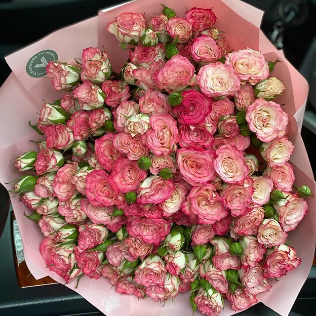 Розы кустовые розовые микс