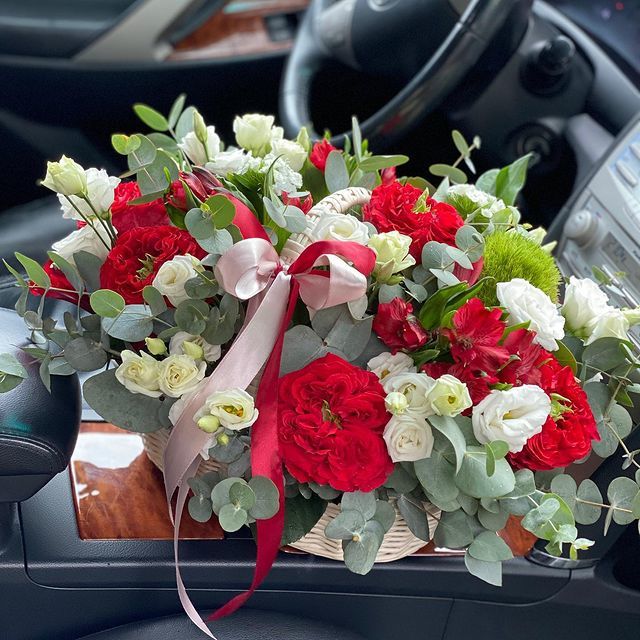 Корзина с розами red monster