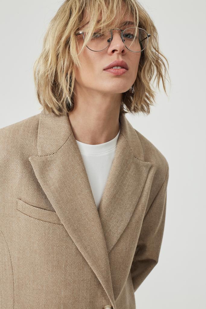 Пиджак двубортный бежевая елочка