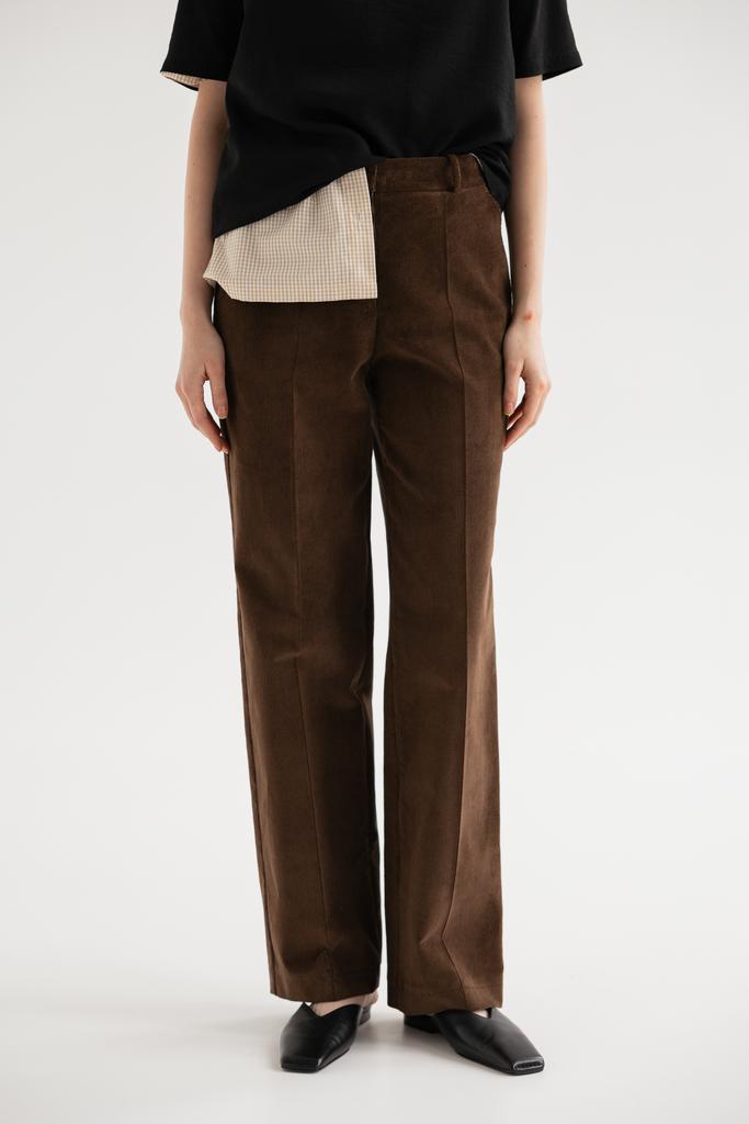 Брюки прямые вельветовые коричневые в узкий рубчик