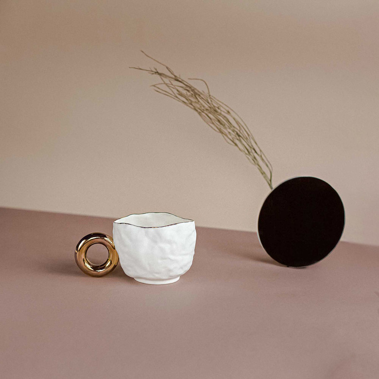 Кружка из бисквитного фарфора с необычной ручкой 300 мл (RES OBJECTS)