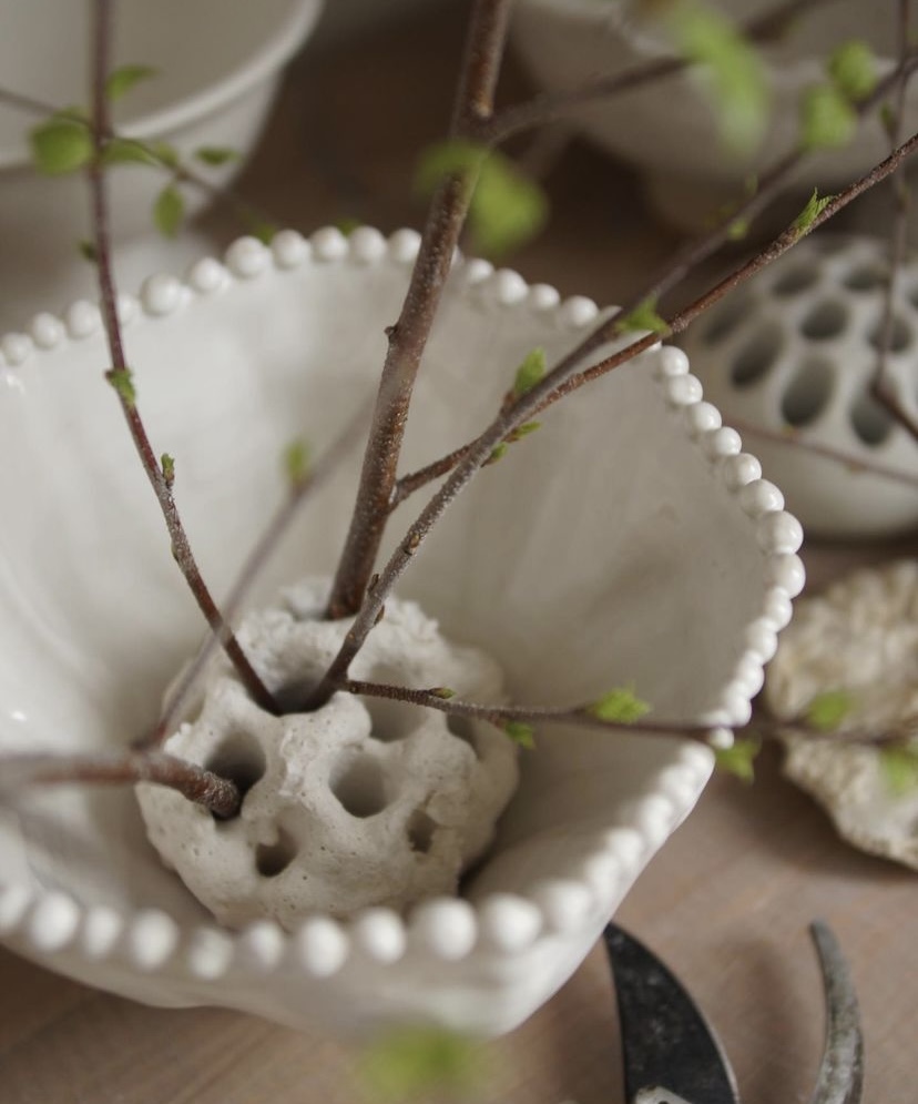 Ваза с шариками  и с кензаном из фарфора  (Botanical ceramics)