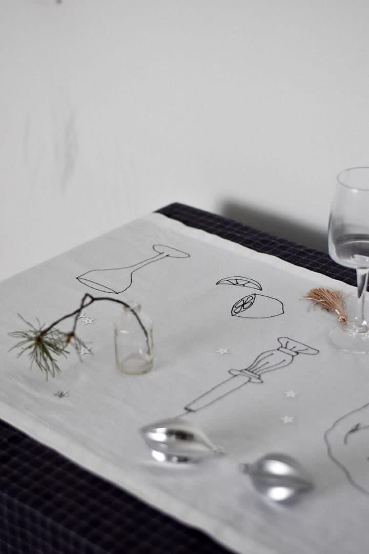 Дорожка для сервировки из новогодней капсулы «Сардины»  (TULIP)