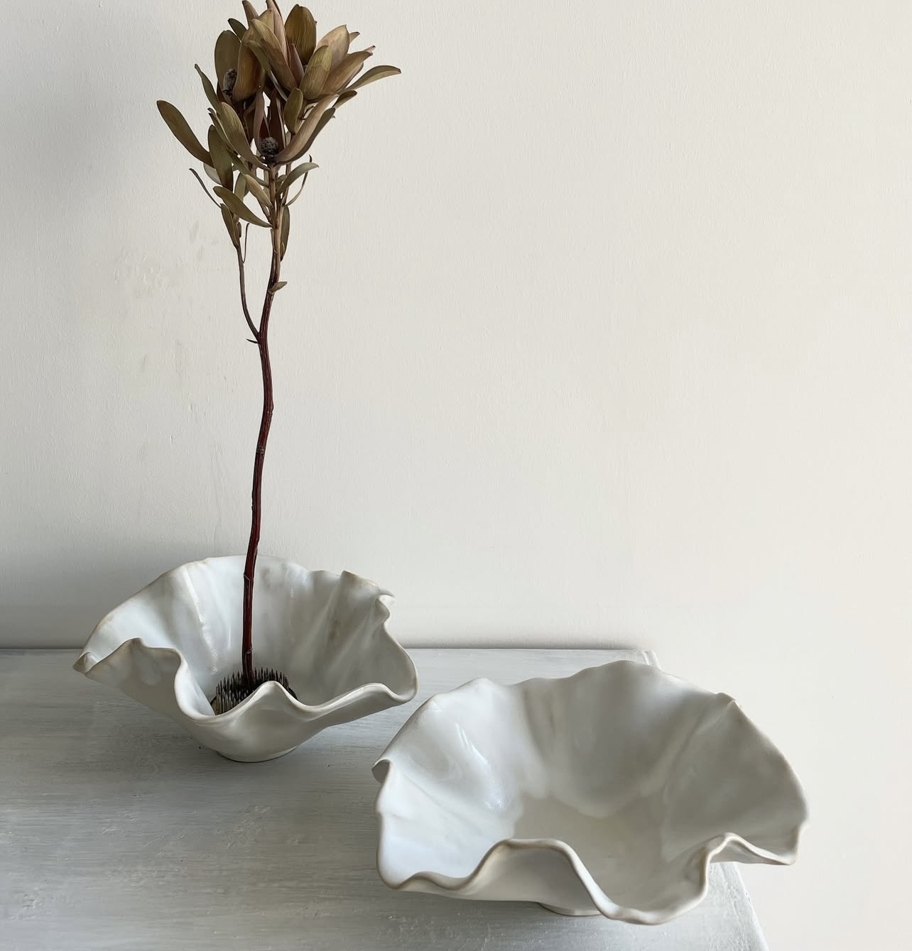 Тарелка с неровными краями Морская соль (Белый слон)