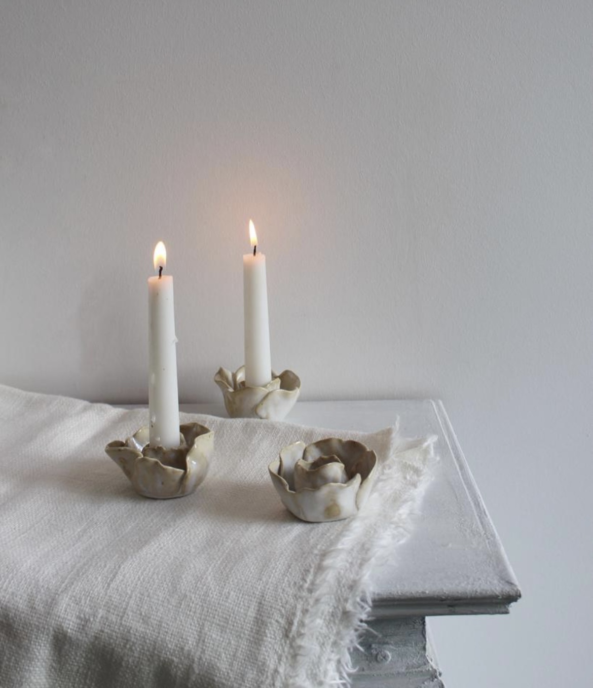 Подсвечник для столовых свечей роза (Белый слон)