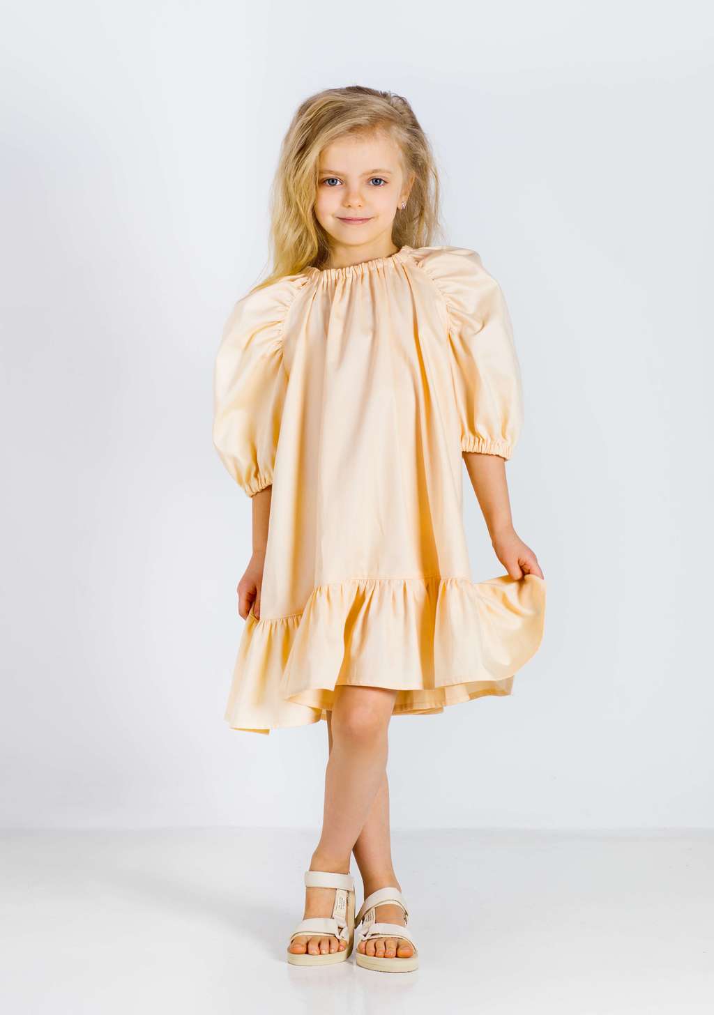 Платье с пышными рукавами