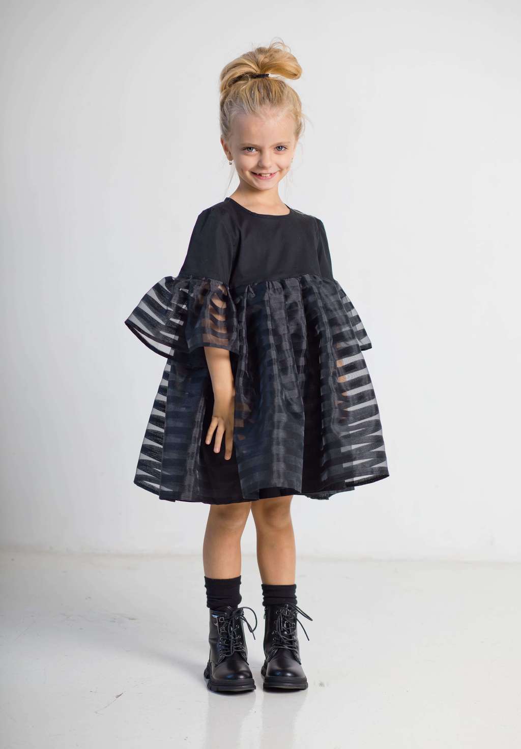 Платье с широкими рукавами