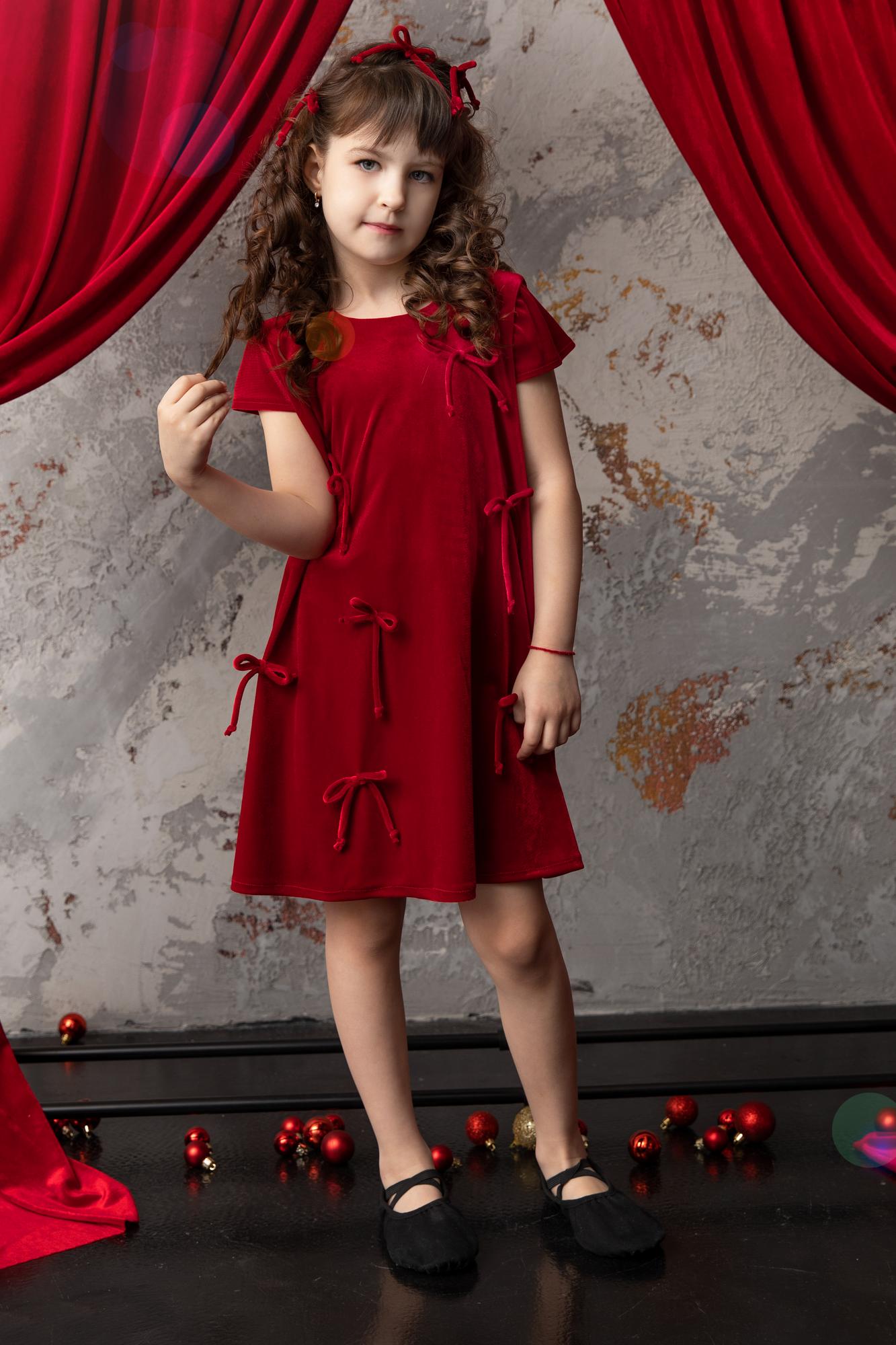 Платье из бархата с бантиками