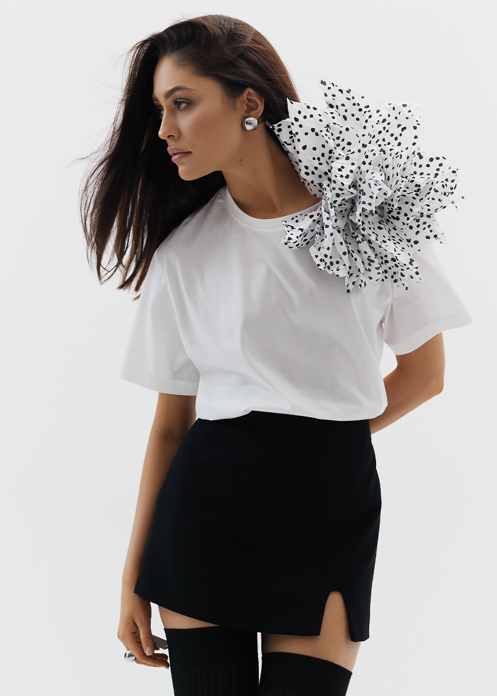 Пион, белый в черный горох