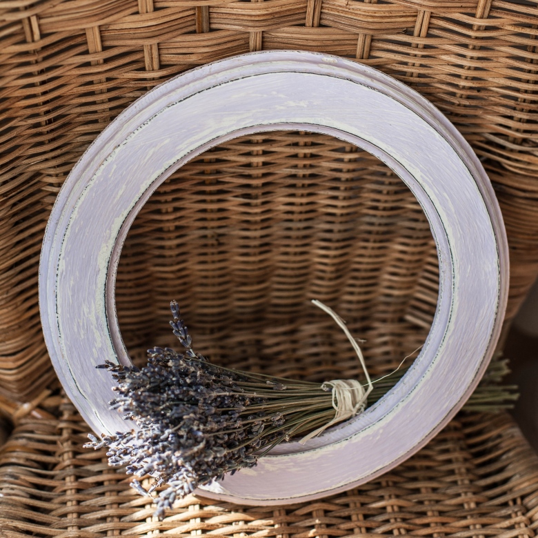 Круглая лавандовая