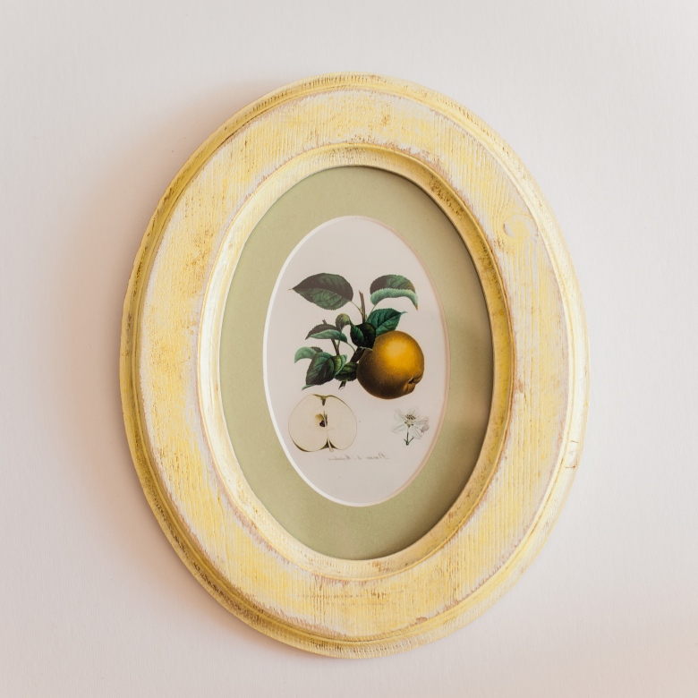 Овальная жёлтая