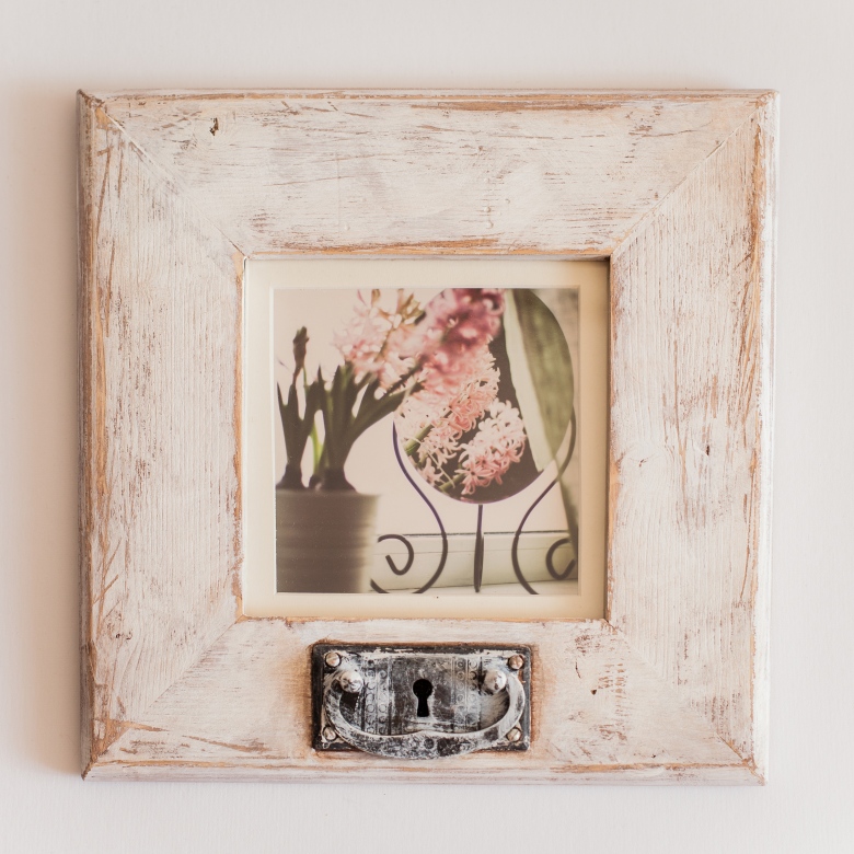 Белая с секретом