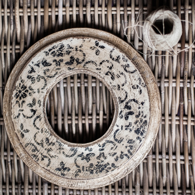 Круглая с рисунком