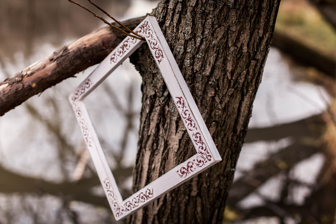 Белая с рисунком